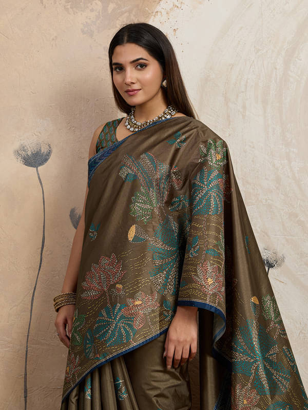 Niwaa Silk Blend Woven Design Banarasi saree With Unstitched Blouse Piece ( Green ) Niwaa Silk Blend Woven Design Banarasi saree With Unstitched Blouse Piece ( Green )