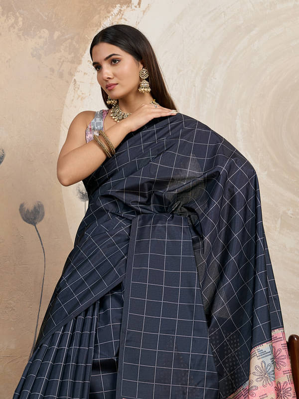 Niwaa Silk Blend Woven Design Banarasi saree With Unstitched Blouse Piece ( Black ) Niwaa Silk Blend Woven Design Banarasi saree With Unstitched Blouse Piece ( Black )