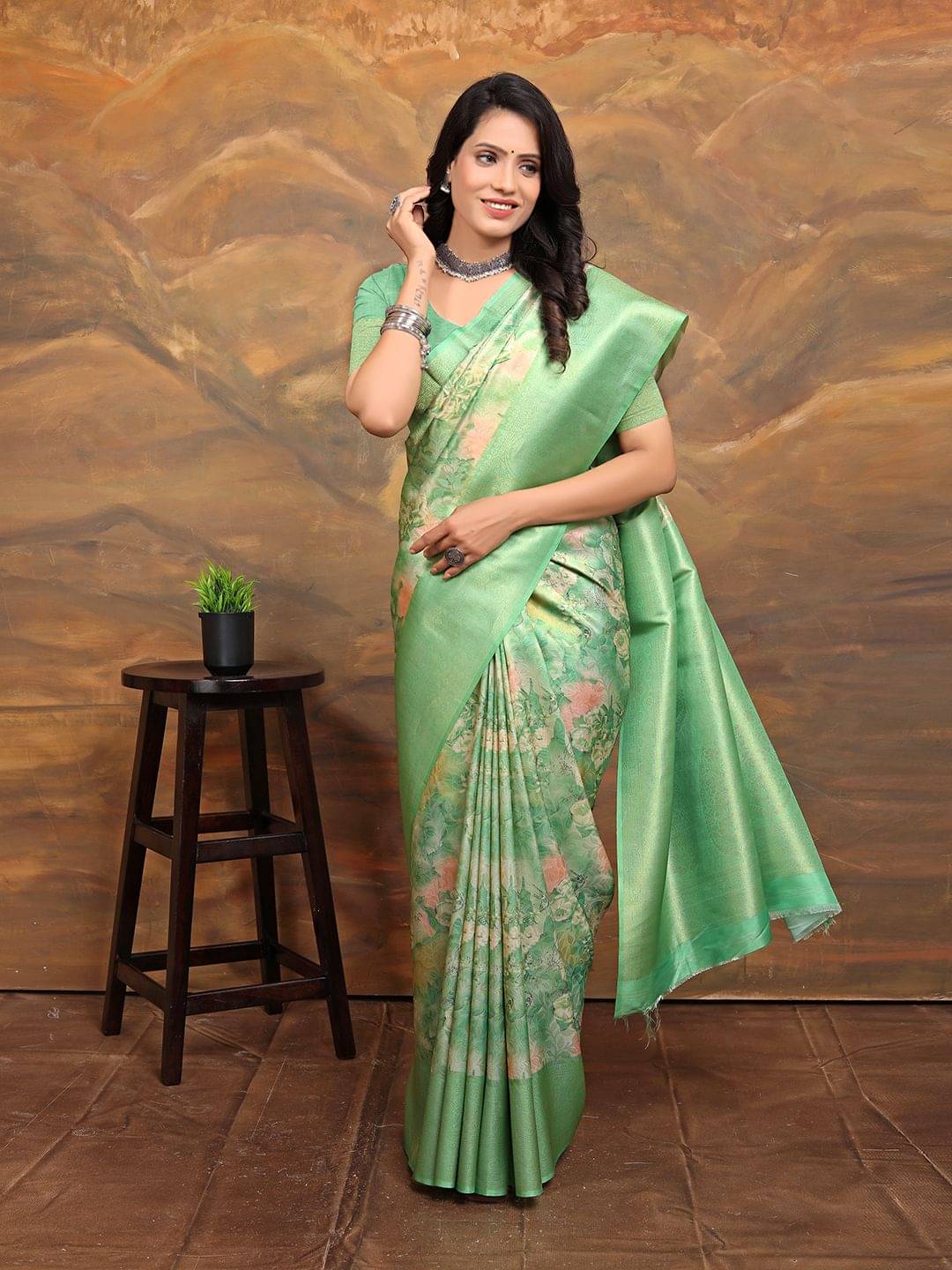 Pionex Silk Woven Banarasi saree With Unstitched Blouse Piece ( Light Green ) Pionex Silk Woven Banarasi saree With Unstitched Blouse Piece ( Light Green )