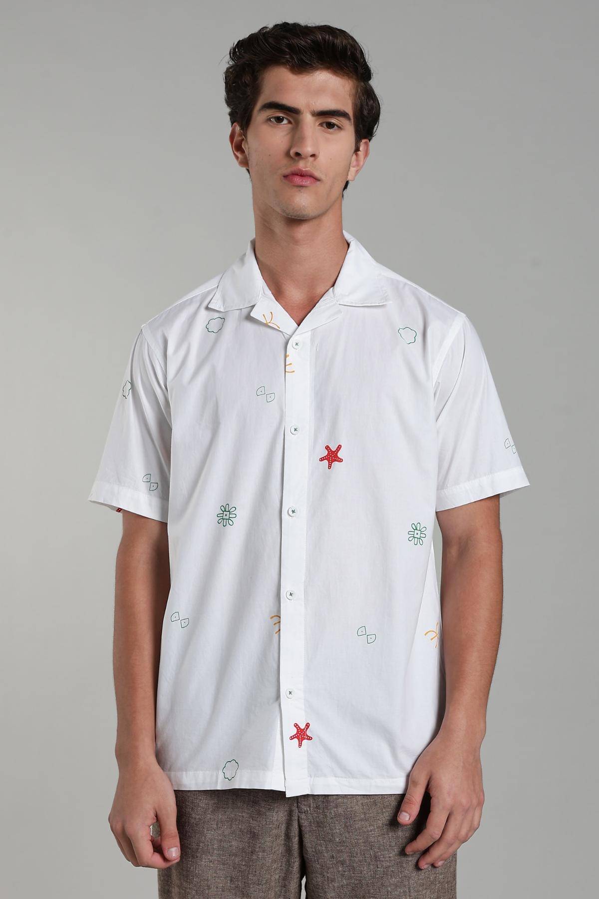 COLOR HUNT 100% COTTON Oversized Fit Printed Half Sleeves Men's Casual Shirt - White ( Pack of 1 )     			COLOR HUNT 100% COTTON Oversized Fit Printed Half Sleeves Men's Casual Shirt - White ( Pack of 1 )