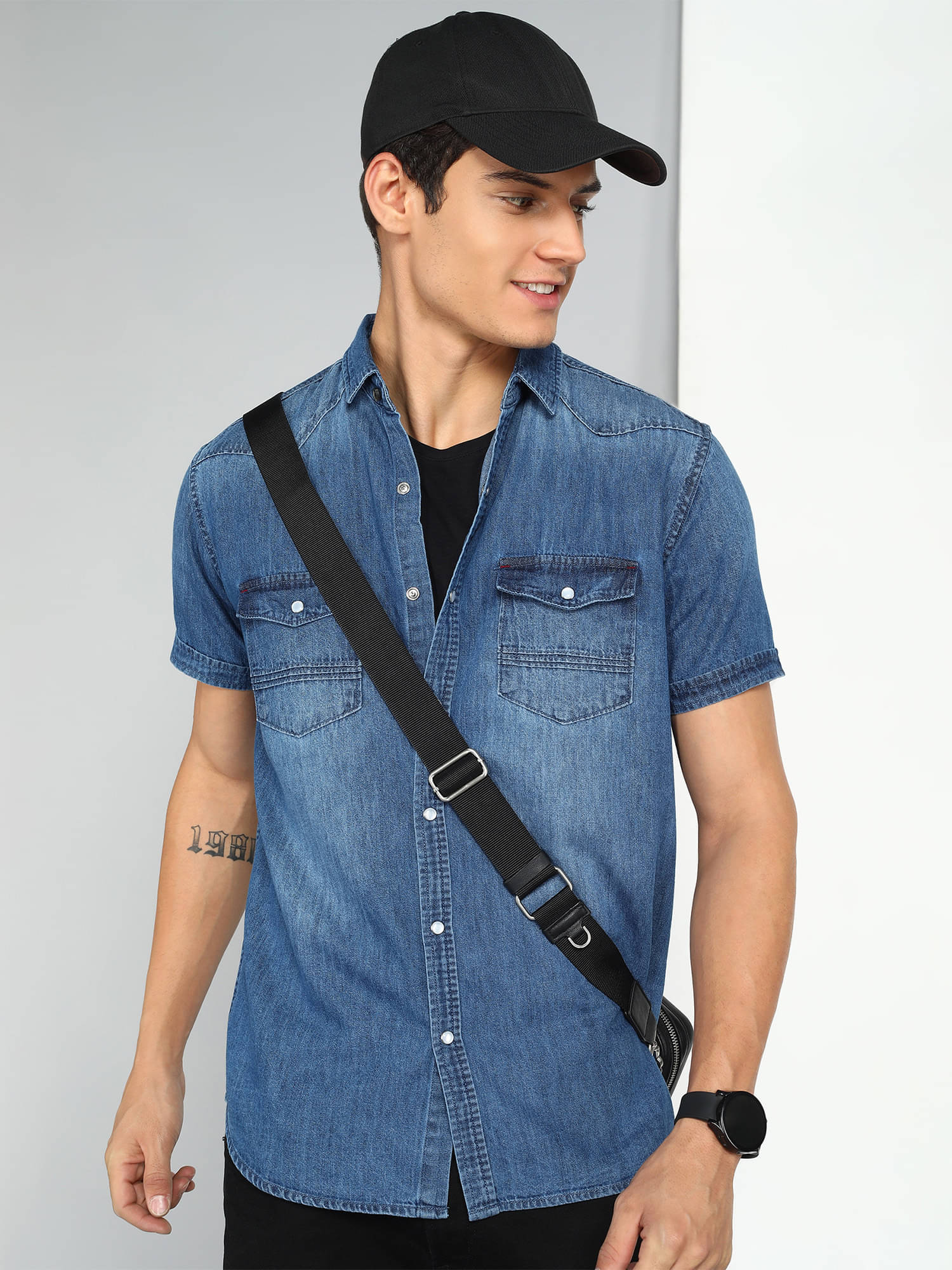 Kuons Avenue Denim Regular Fit Solids Half Sleeves Men's Casual Shirt - Navy Blue ( Pack of 1 )     			Kuons Avenue Denim Regular Fit Solids Half Sleeves Men's Casual Shirt - Navy Blue ( Pack of 1 )