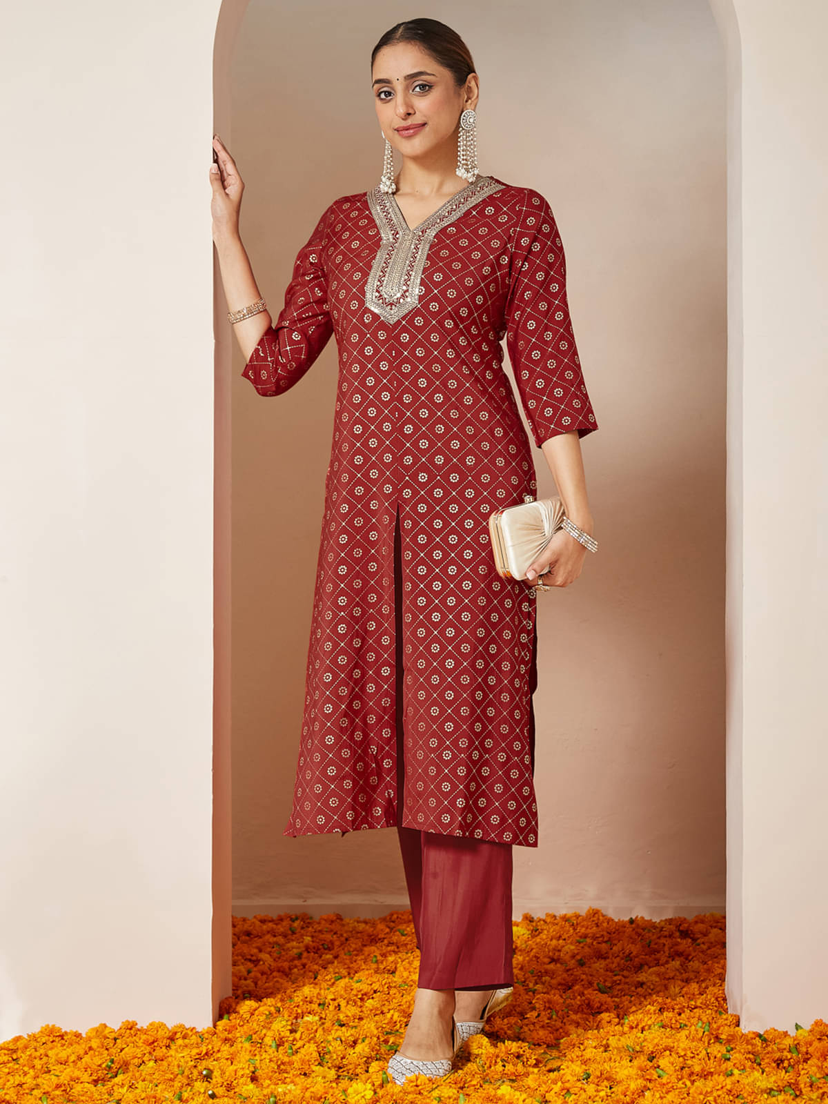     			Janasya Women Chanderi Embellished Straight Kurti With Pants ( Maroon )
