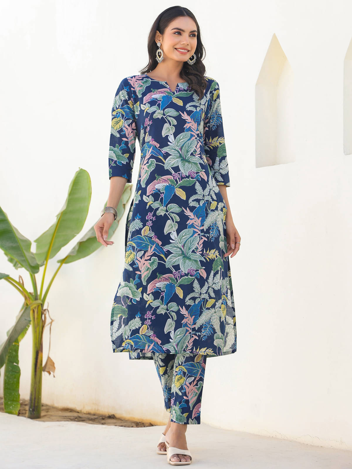 Janasya Women Cotton Printed Straight Kurti With Pants ( Navy Blue ) Janasya Women Cotton Printed Straight Kurti With Pants ( Navy Blue )