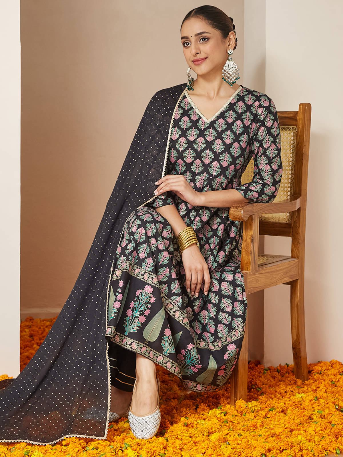 Janasya Women Rayon Printed A-line Kurti With Pants ( Black ) Janasya Women Rayon Printed A-line Kurti With Pants ( Black )