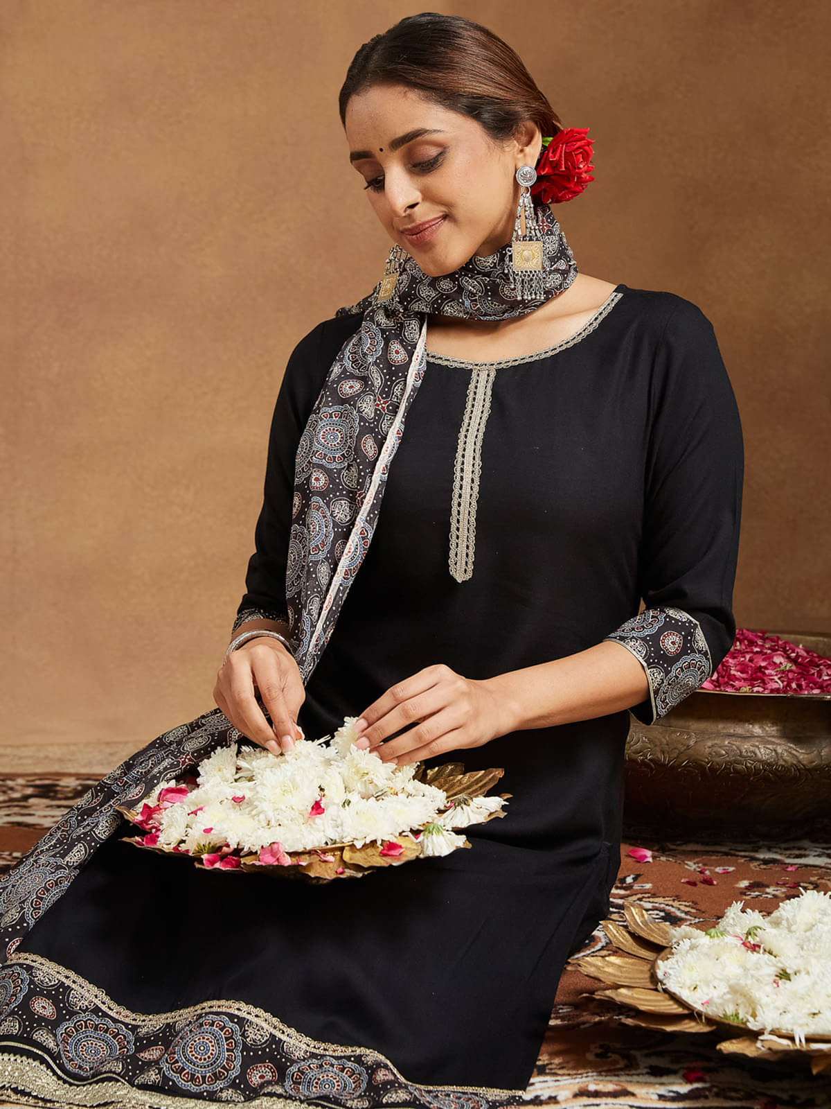 Janasya Women Rayon Printed Straight Kurti With Pants ( Black ) Janasya Women Rayon Printed Straight Kurti With Pants ( Black )