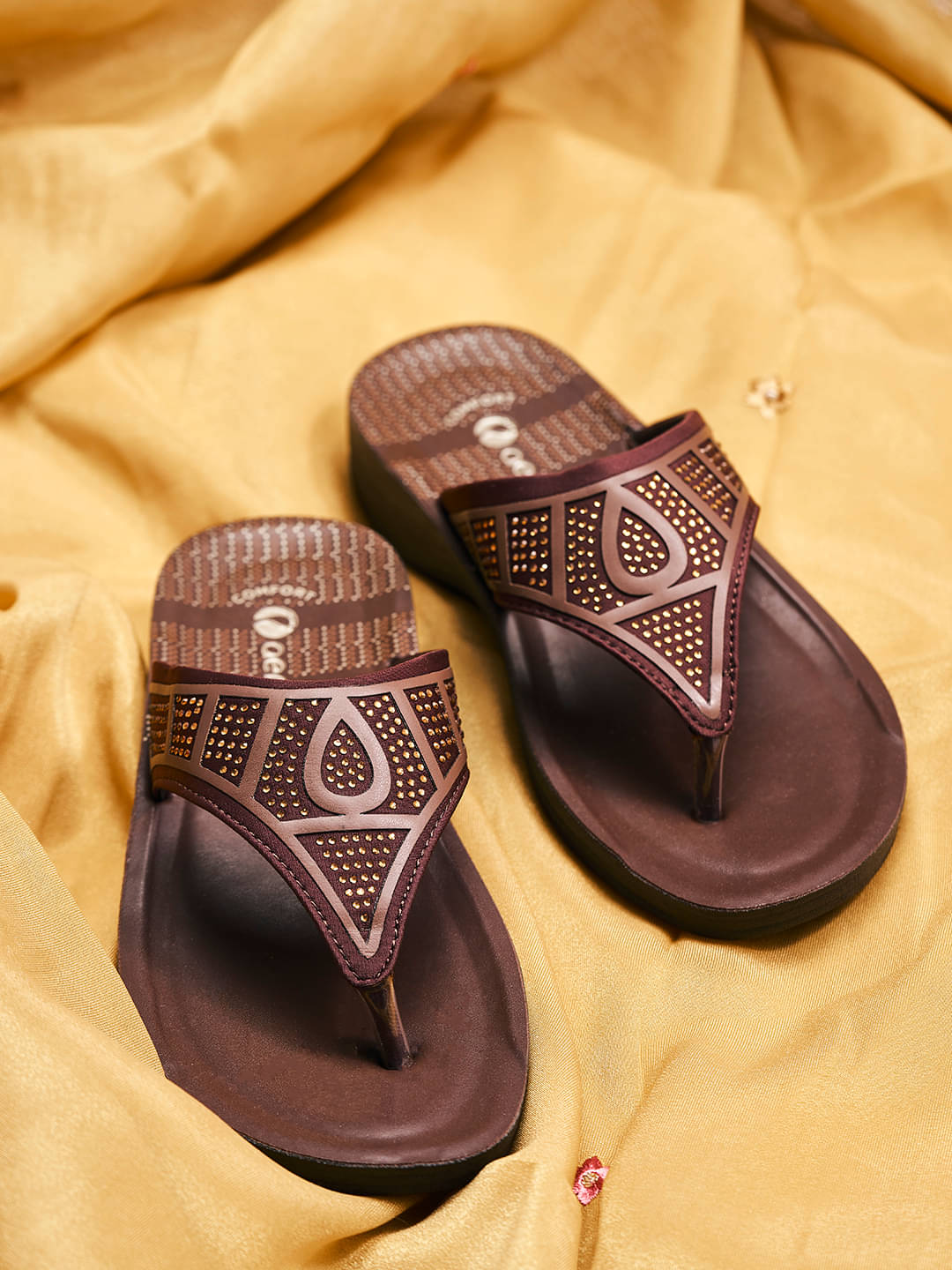     			Aeroblu Brown Women's Slipper