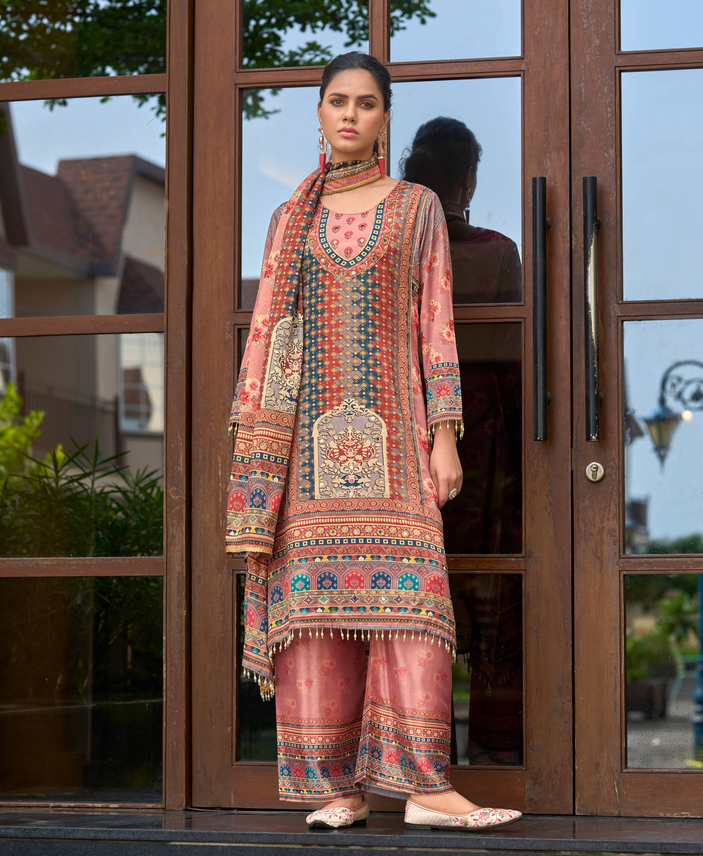 MOJILAA Women Chiffon Printed Flared Kurti With Palazzo ( Pink ) MOJILAA Women Chiffon Printed Flared Kurti With Palazzo ( Pink )