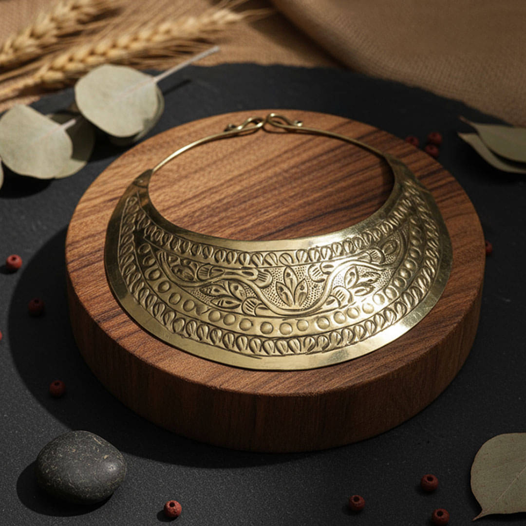     			Nooraa Golden Metal Necklace ( Pack of 1 )