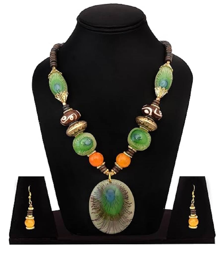     			GENRIC03 Green Resin Necklace Set ( Pack of 1 )