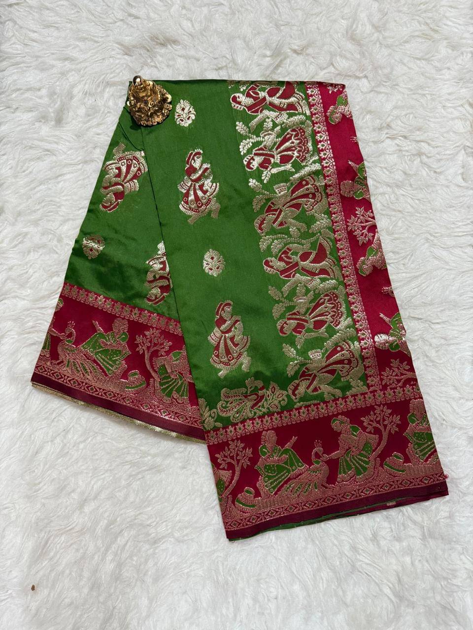 Indesa Art Silk Solid Baluchari Saree With Unstitched Blouse Piece ( Green ) Indesa Art Silk Solid Baluchari Saree With Unstitched Blouse Piece ( Green )