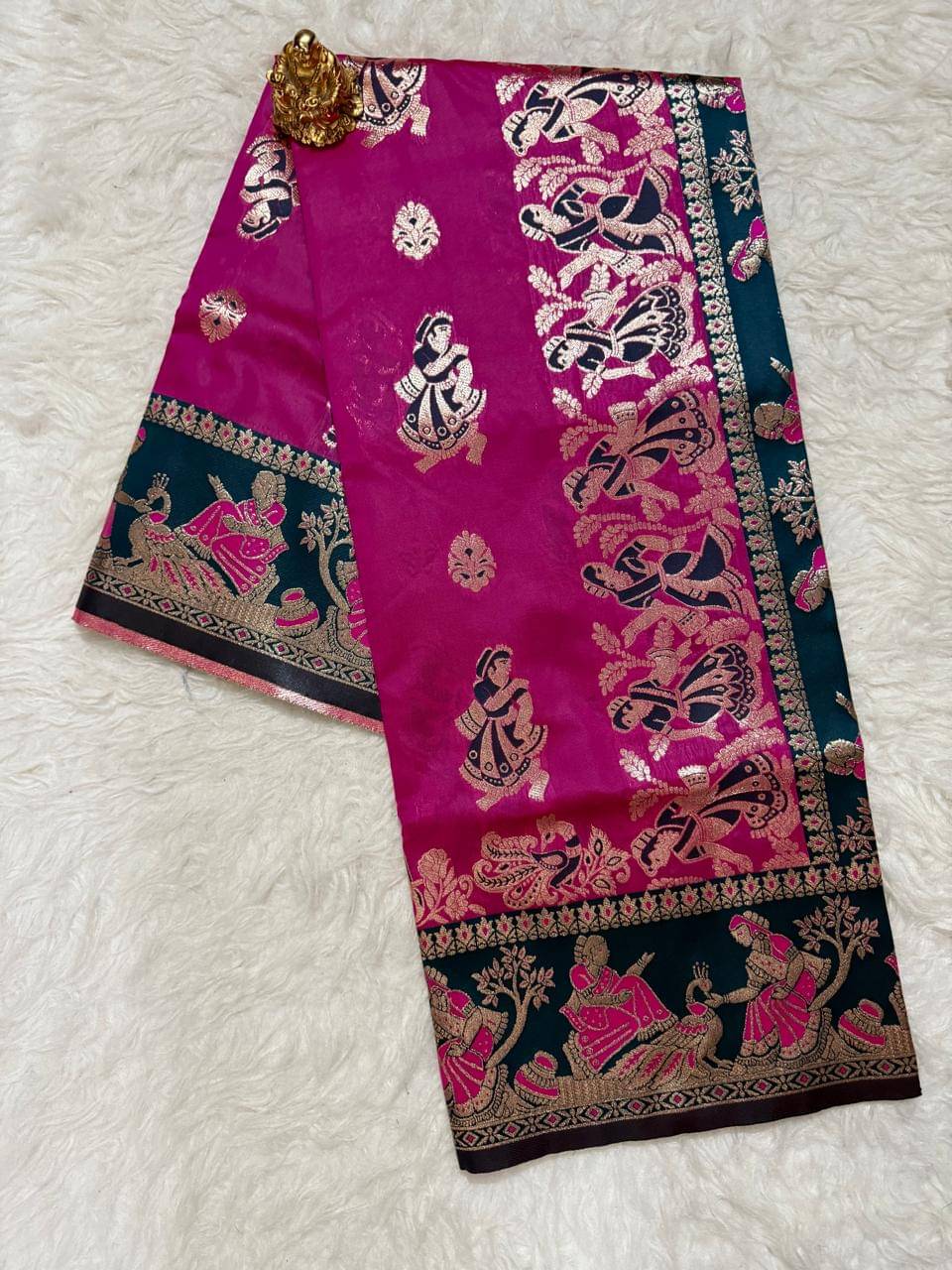 Indesa Art Silk Solid Baluchari Saree With Unstitched Blouse Piece ( Rani ) Indesa Art Silk Solid Baluchari Saree With Unstitched Blouse Piece ( Rani )