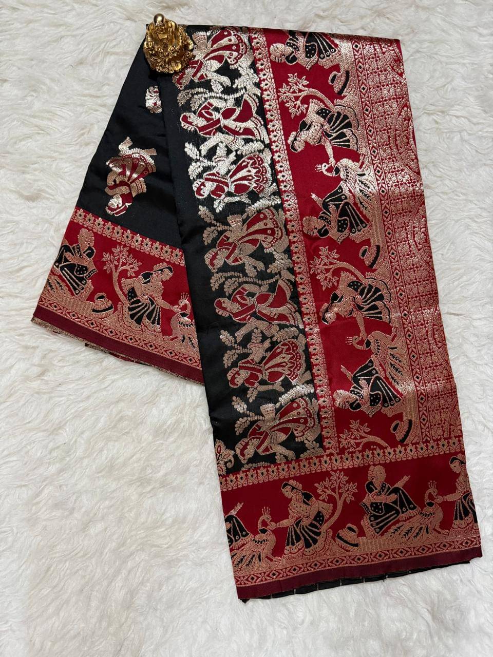Indesa Art Silk Solid Baluchari Saree With Unstitched Blouse Piece ( Black ) Indesa Art Silk Solid Baluchari Saree With Unstitched Blouse Piece ( Black )