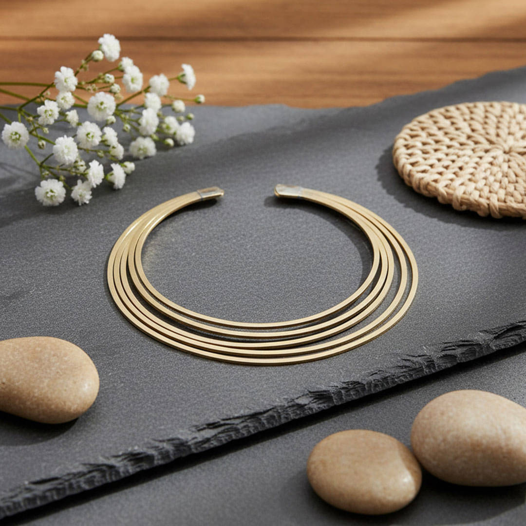     			Noora Golden Metal Necklace ( Pack of 1 )