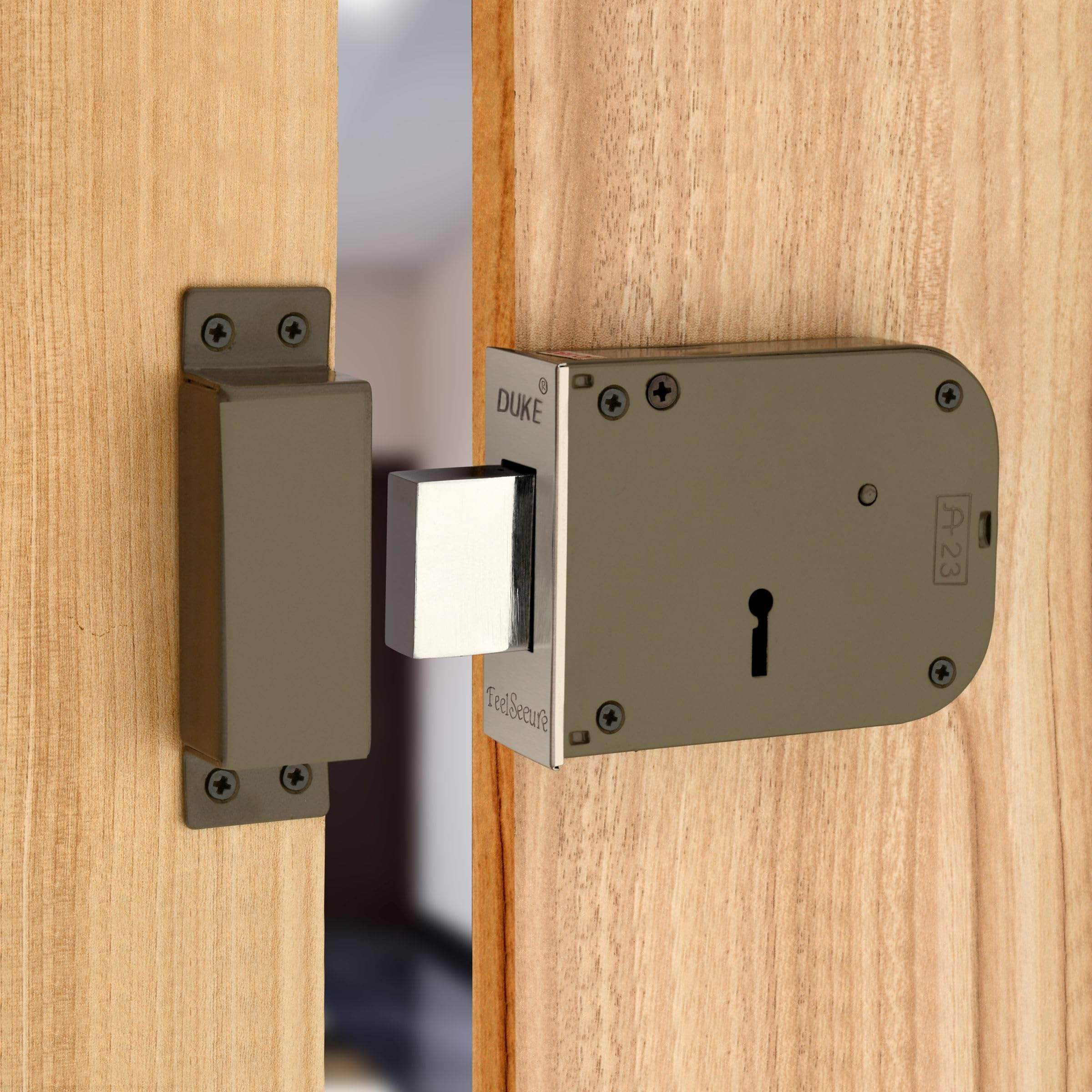 DUKE Door Lock Dyna Regular Heavy Main Door Lock with One Solid Hudka 6 Levers 100mm Double Action Locking with 2 Chrome Finish Keys DUKE Door Lock Dyna Regular Heavy Main Door Lock with One Solid Hudka 6 Levers 100mm Double Action Locking with 2 Chrome Finish Keys