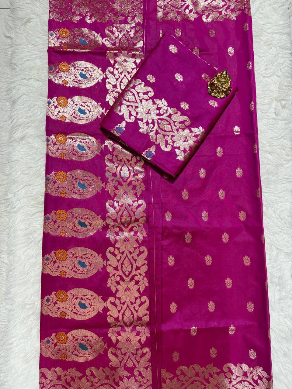 HOUSEOFDREAM Art Silk Embroidered Banarasi saree With Unstitched Blouse Piece ( Rani ) HOUSEOFDREAM Art Silk Embroidered Banarasi saree With Unstitched Blouse Piece ( Rani )