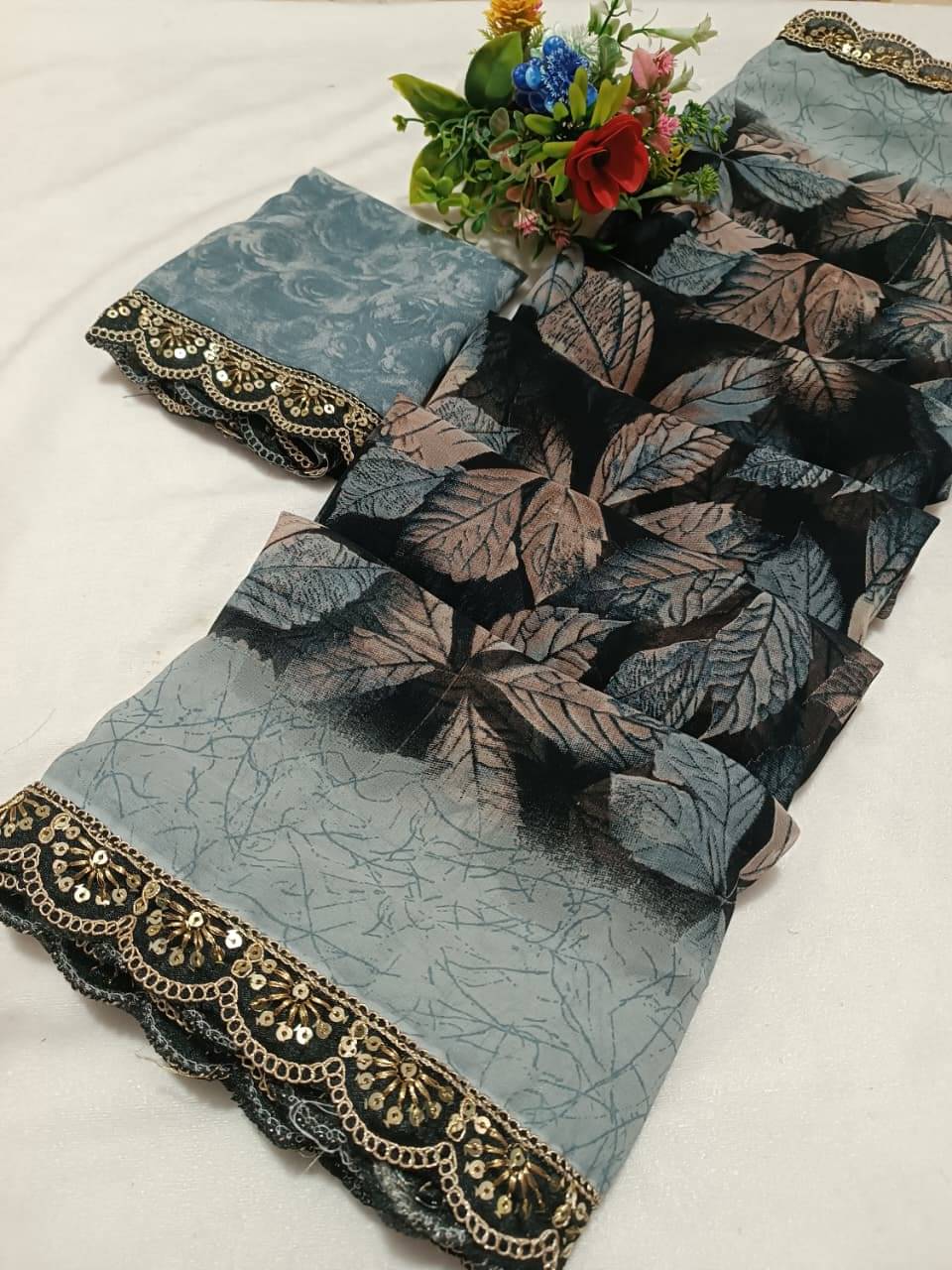     			PARVANYA FASHION HUB Georgette Printed Regular Saree With Unstitched Blouse Piece ( Grey )