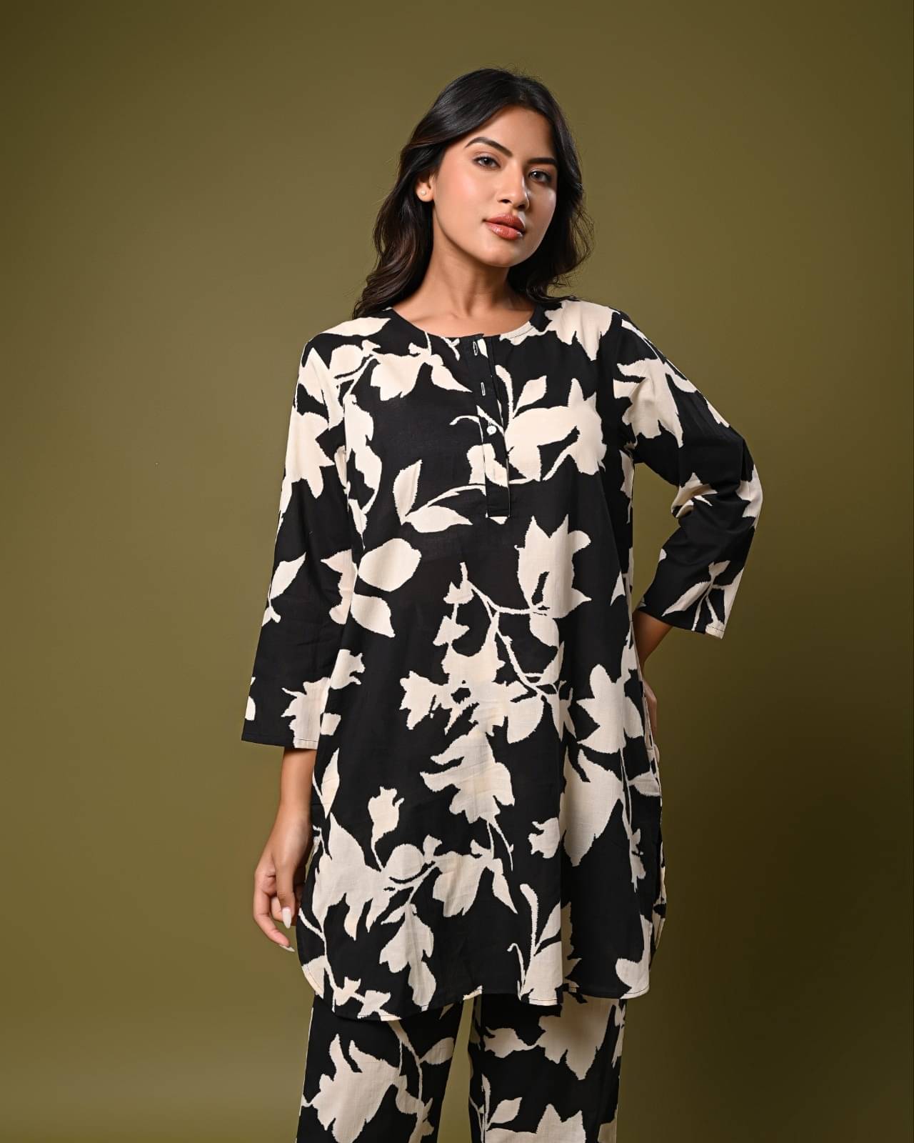     			SEREN MILANO Women Printed Tunic With Trousers Co-Ord Set ( Black )