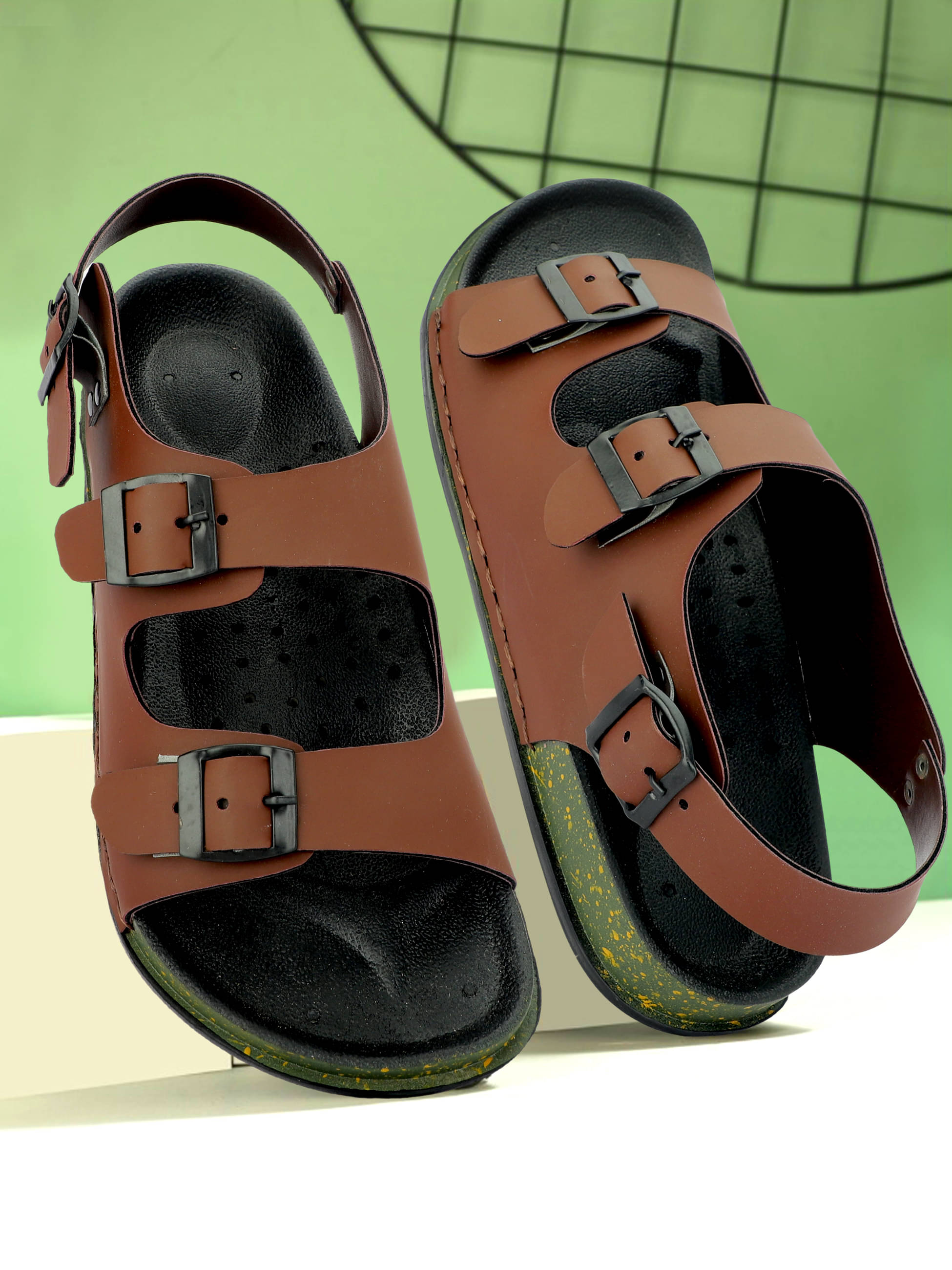     			Buxton - Brown Men's Sandals