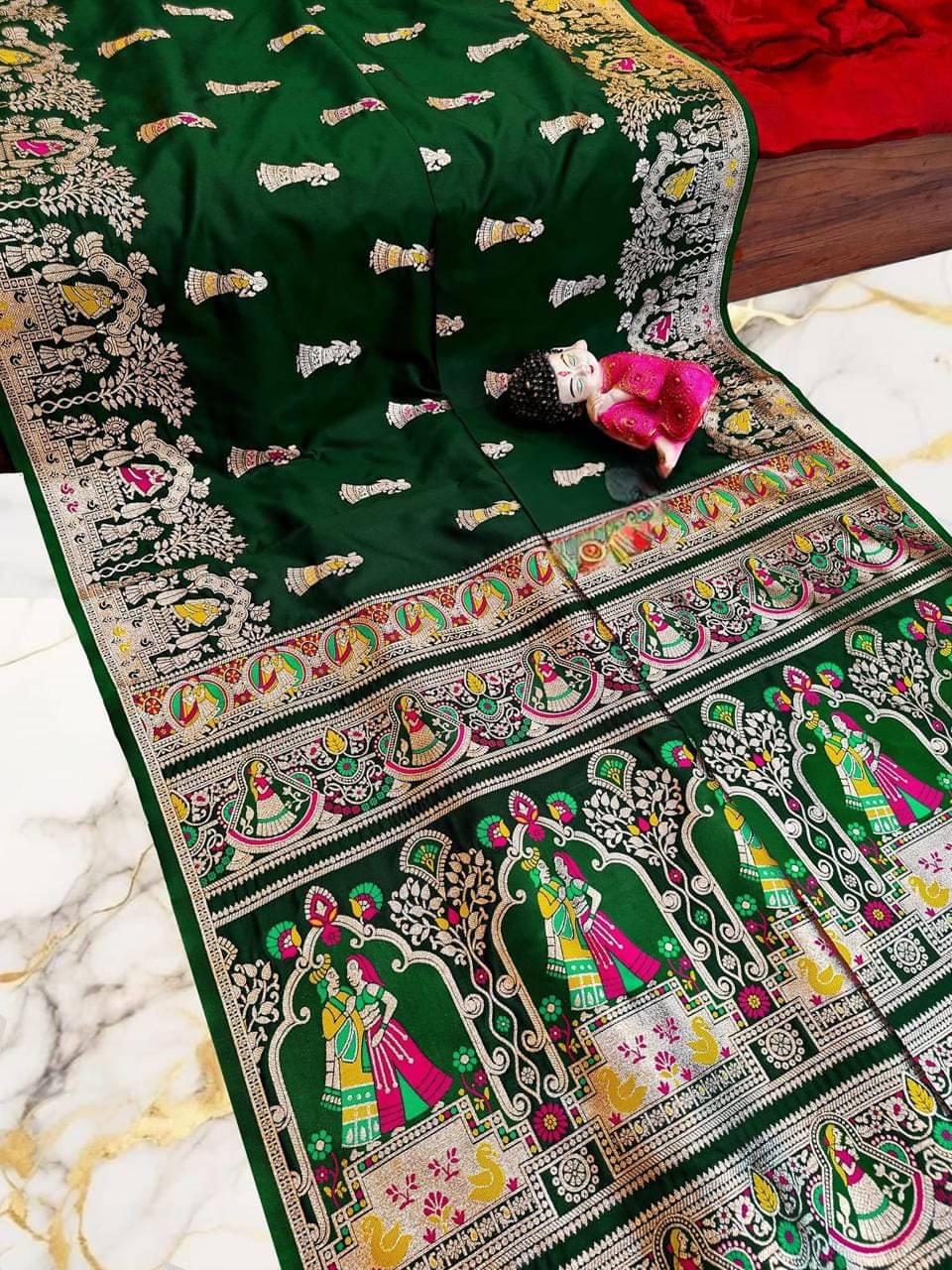ISARA Art Silk Solid Baluchari Saree With Unstitched Blouse Piece ( Green ) ISARA Art Silk Solid Baluchari Saree With Unstitched Blouse Piece ( Green )