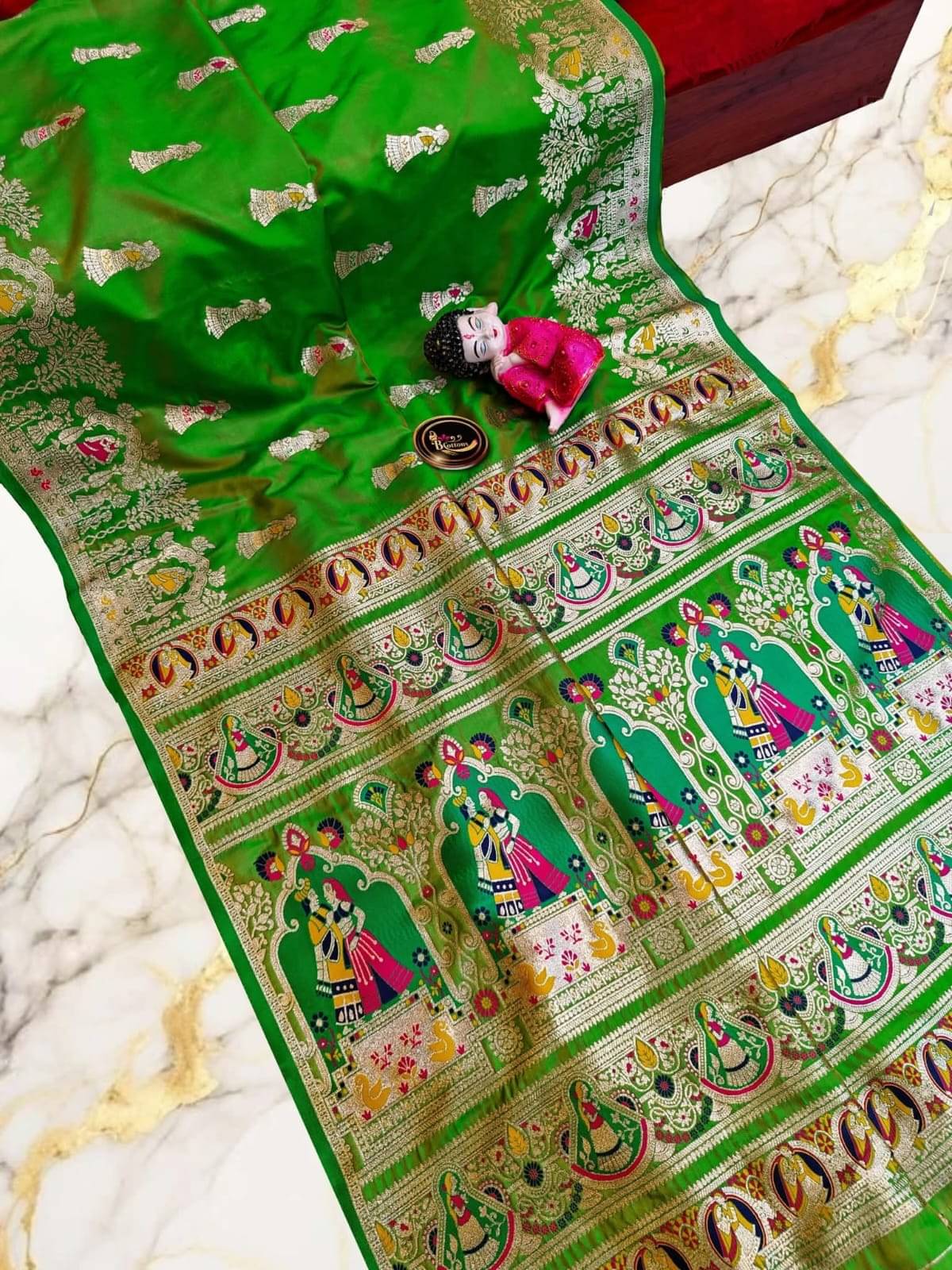 ISARA Art Silk Solid Baluchari Saree With Unstitched Blouse Piece ( Light Green ) ISARA Art Silk Solid Baluchari Saree With Unstitched Blouse Piece ( Light Green )