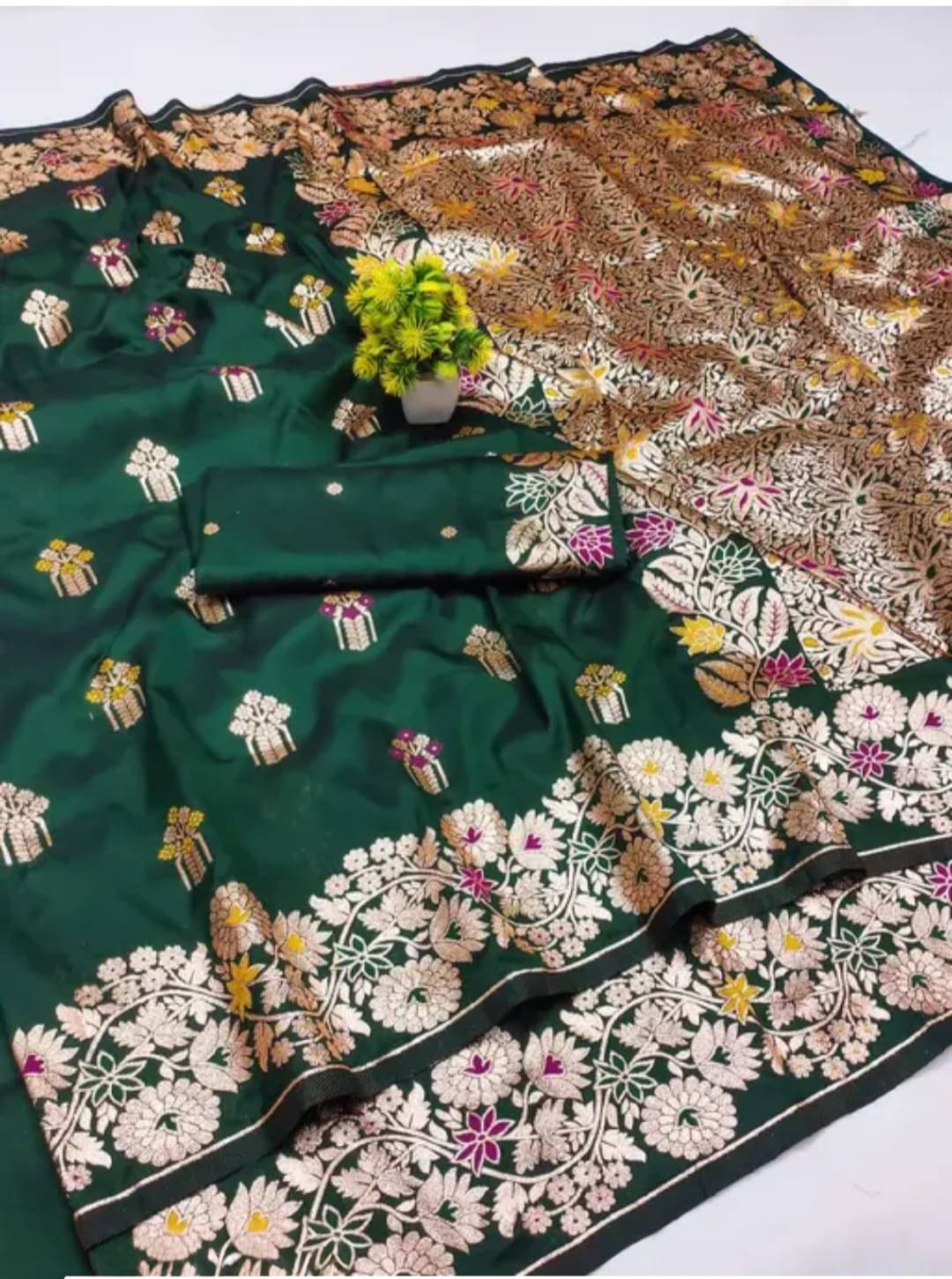Indesa Art Silk Solid Banarasi saree With Unstitched Blouse Piece ( Green ) Indesa Art Silk Solid Banarasi saree With Unstitched Blouse Piece ( Green )