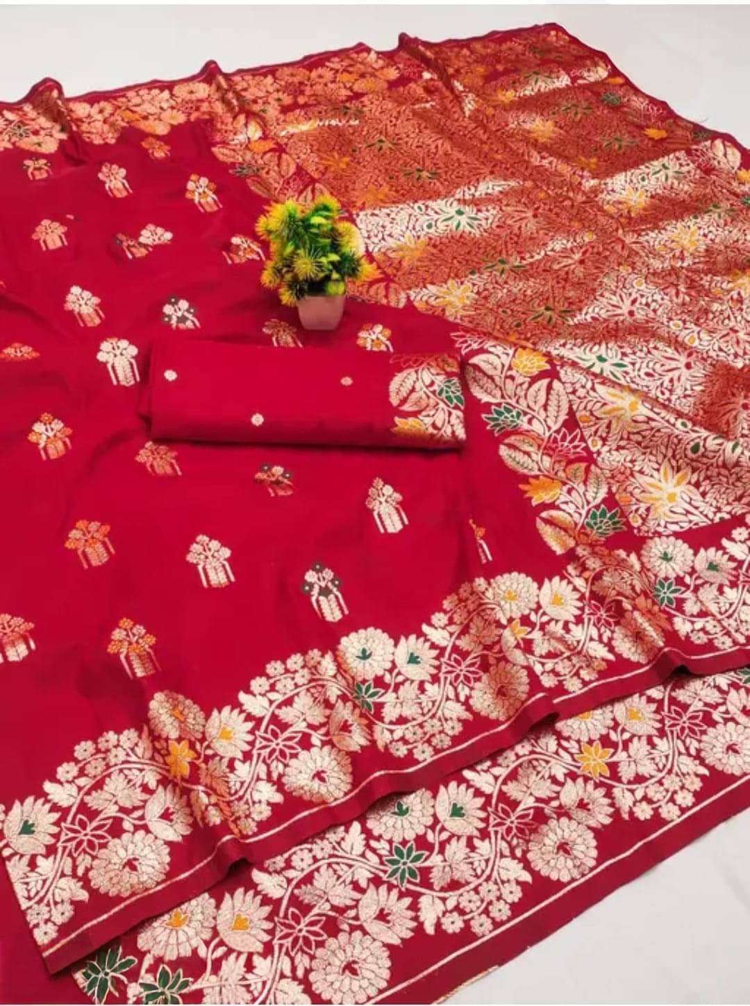 KALIPATRA Art Silk Solid Banarasi saree With Unstitched Blouse Piece ( Red ) KALIPATRA Art Silk Solid Banarasi saree With Unstitched Blouse Piece ( Red )