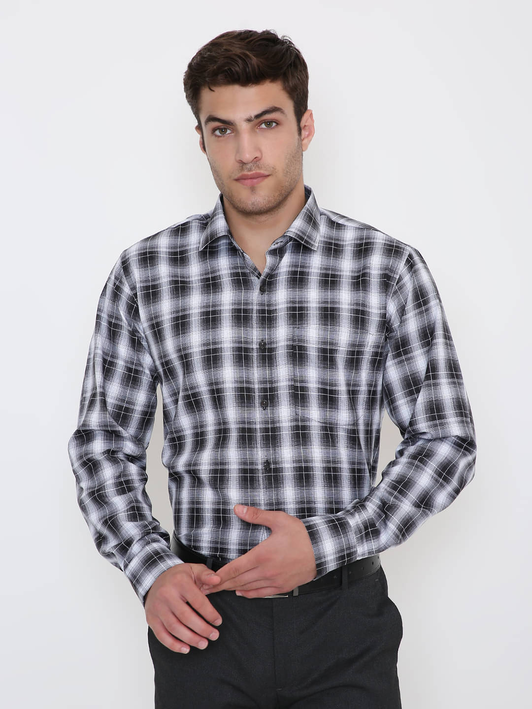 Maharaja Cotton Blend Slim Fit Full Sleeves Men's Formal Shirt - Black ( Pack of 1 ) Maharaja Cotton Blend Slim Fit Full Sleeves Men's Formal Shirt - Black ( Pack of 1 )