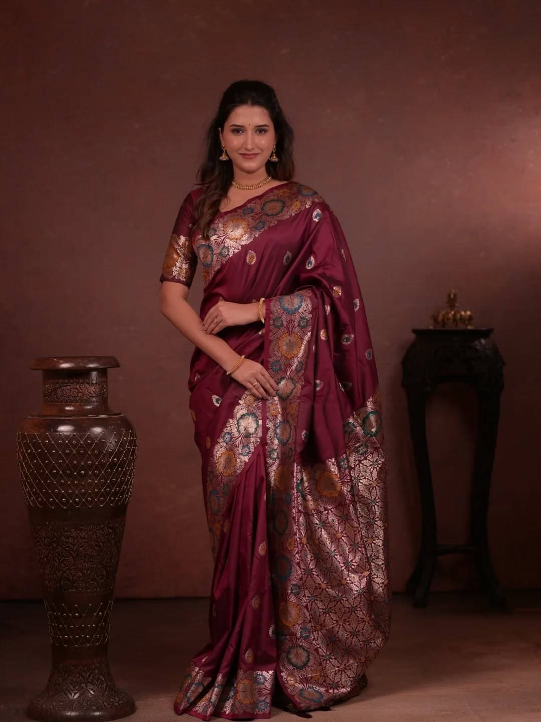 KALIPATRA Art Silk Solid Banarasi saree With Unstitched Blouse Piece ( Maroon ) KALIPATRA Art Silk Solid Banarasi saree With Unstitched Blouse Piece ( Maroon )
