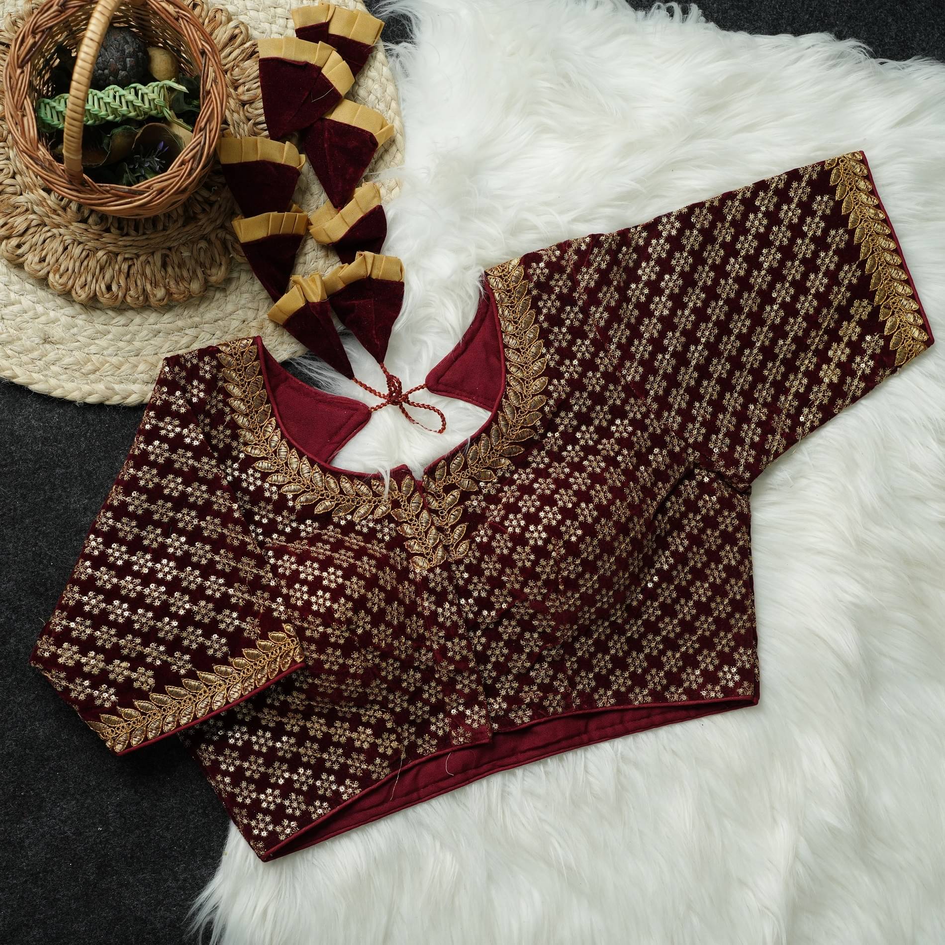     			Modern Mughals Velvet Readymade with Pad Round Neck Women's Blouse ( Maroon )