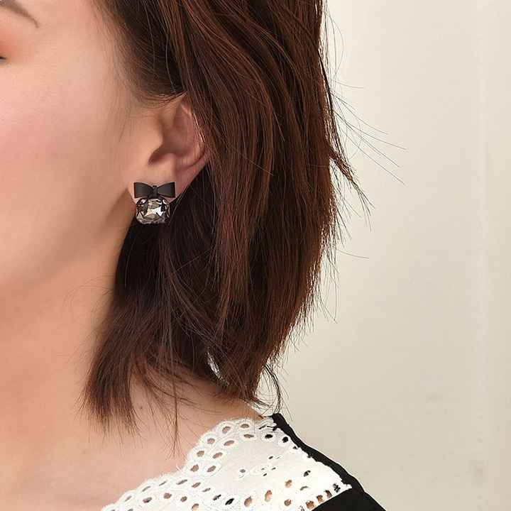     			Adornity Black Stud Earrings ( Pack of 1 )