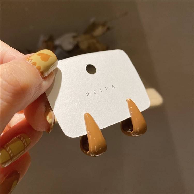     			Adornity Brown Stud Earrings ( Pack of 1 )