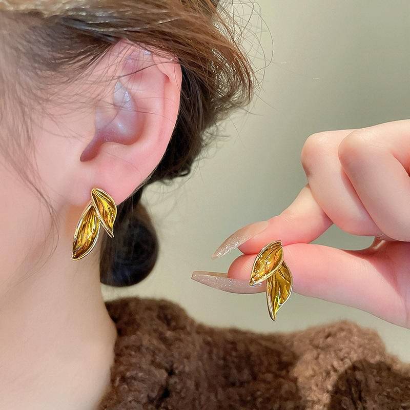     			Adornity Brown Stud Earrings ( Pack of 1 )