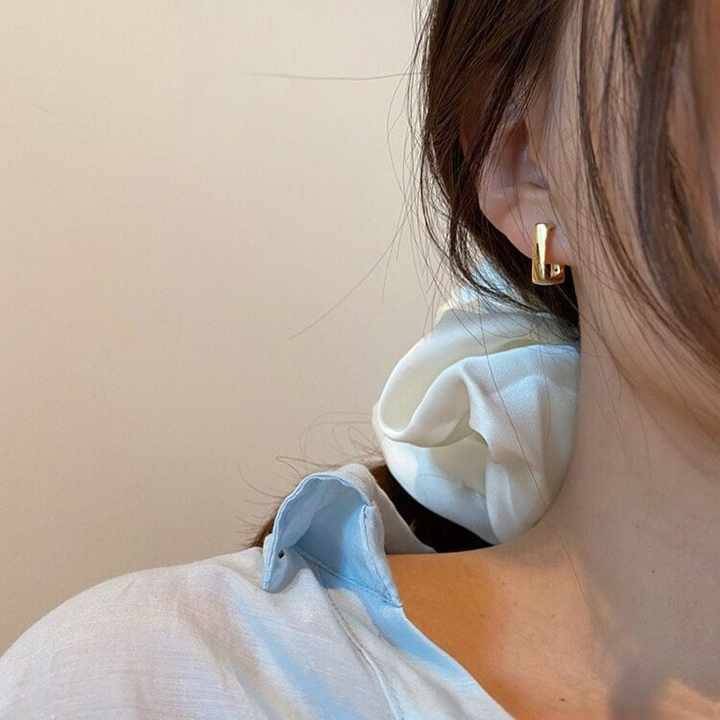     			Adornity Gold Stud Earrings ( Pack of 1 )