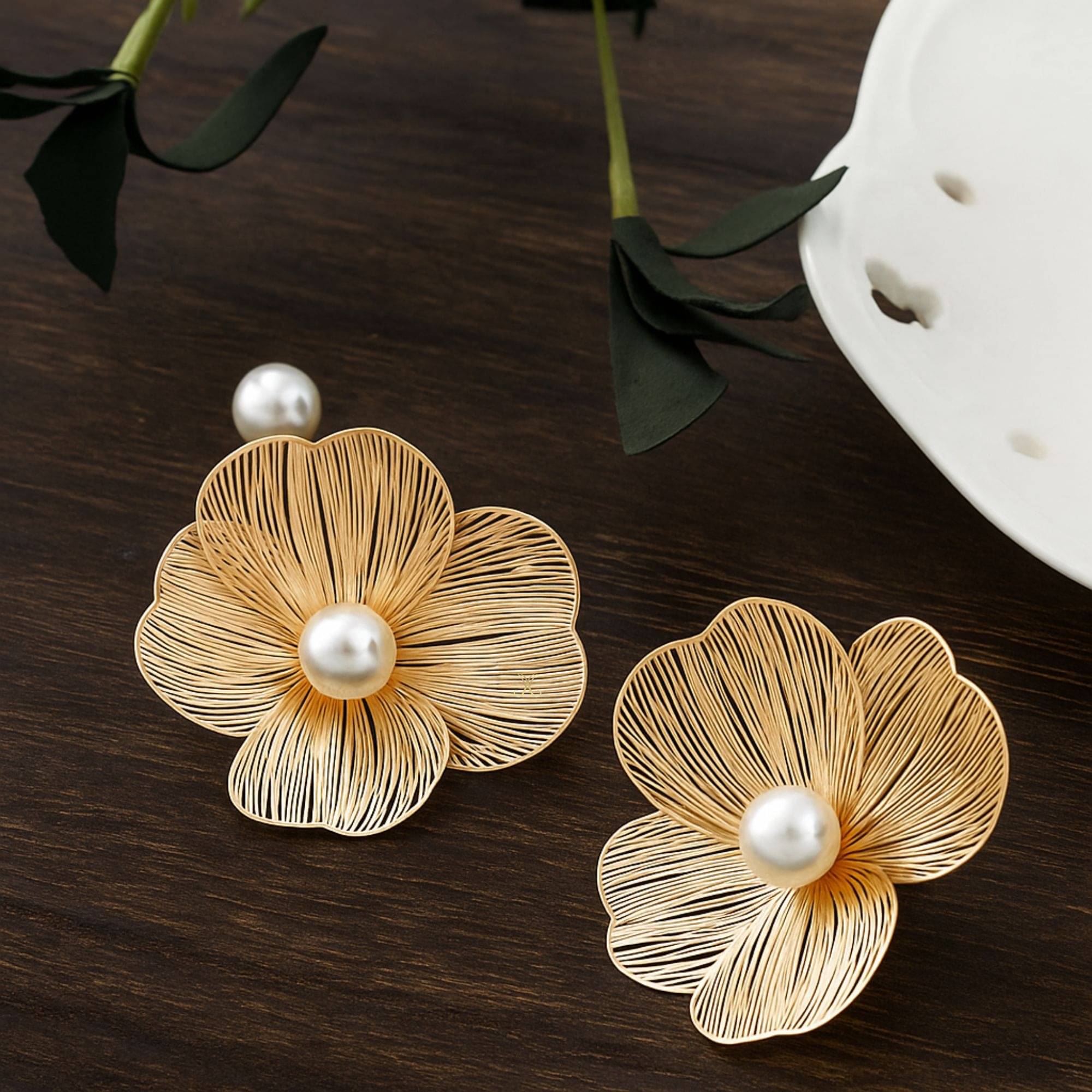     			Adornity Gold Stud Earrings ( Pack of 1 )