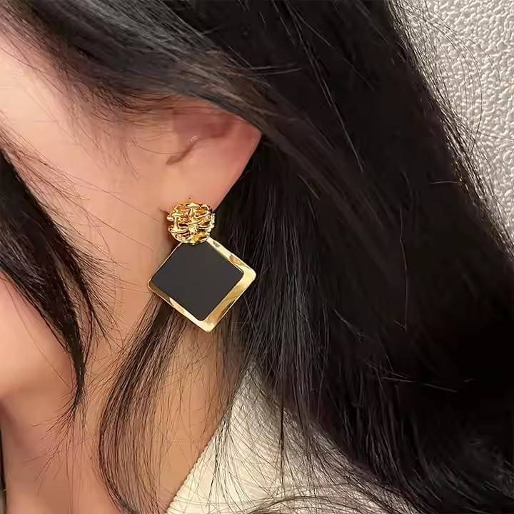     			Adornity Gold Stud Earrings ( Pack of 1 )