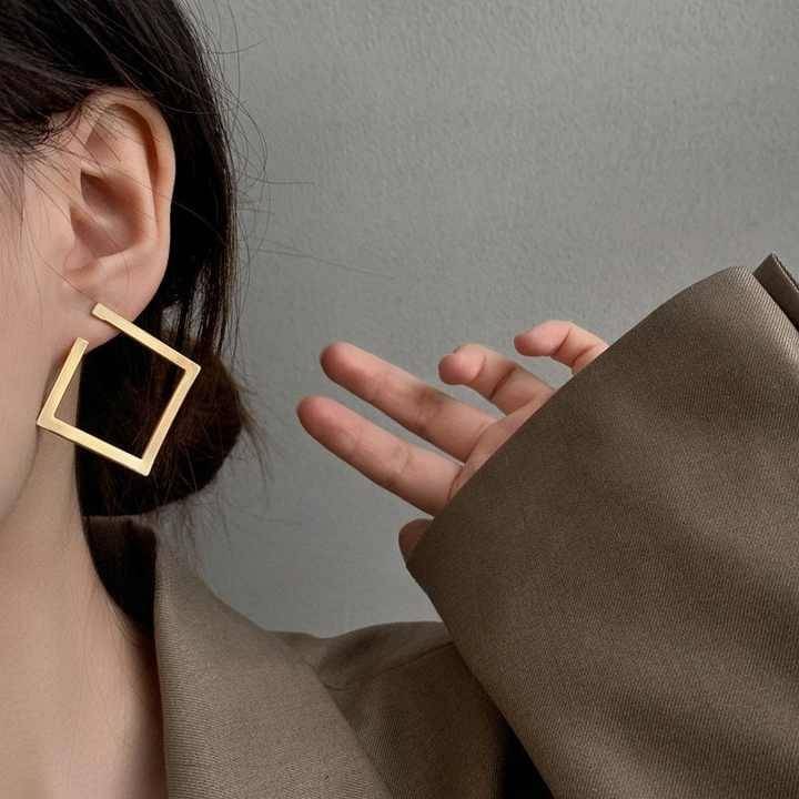     			Adornity Gold Stud Earrings ( Pack of 1 )