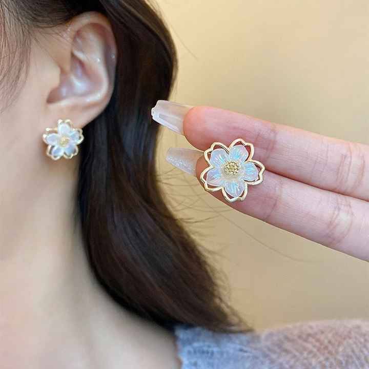     			Adornity Gold Stud Earrings ( Pack of 1 )