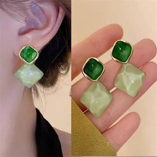     			Adornity Green Stud Earrings ( Pack of 1 )