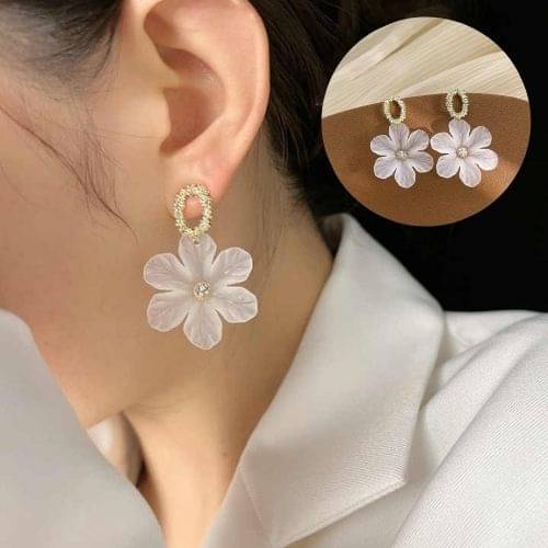     			Adornity White Stud Earrings ( Pack of 1 )