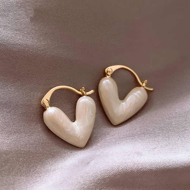     			Adornity White Stud Earrings ( Pack of 1 )