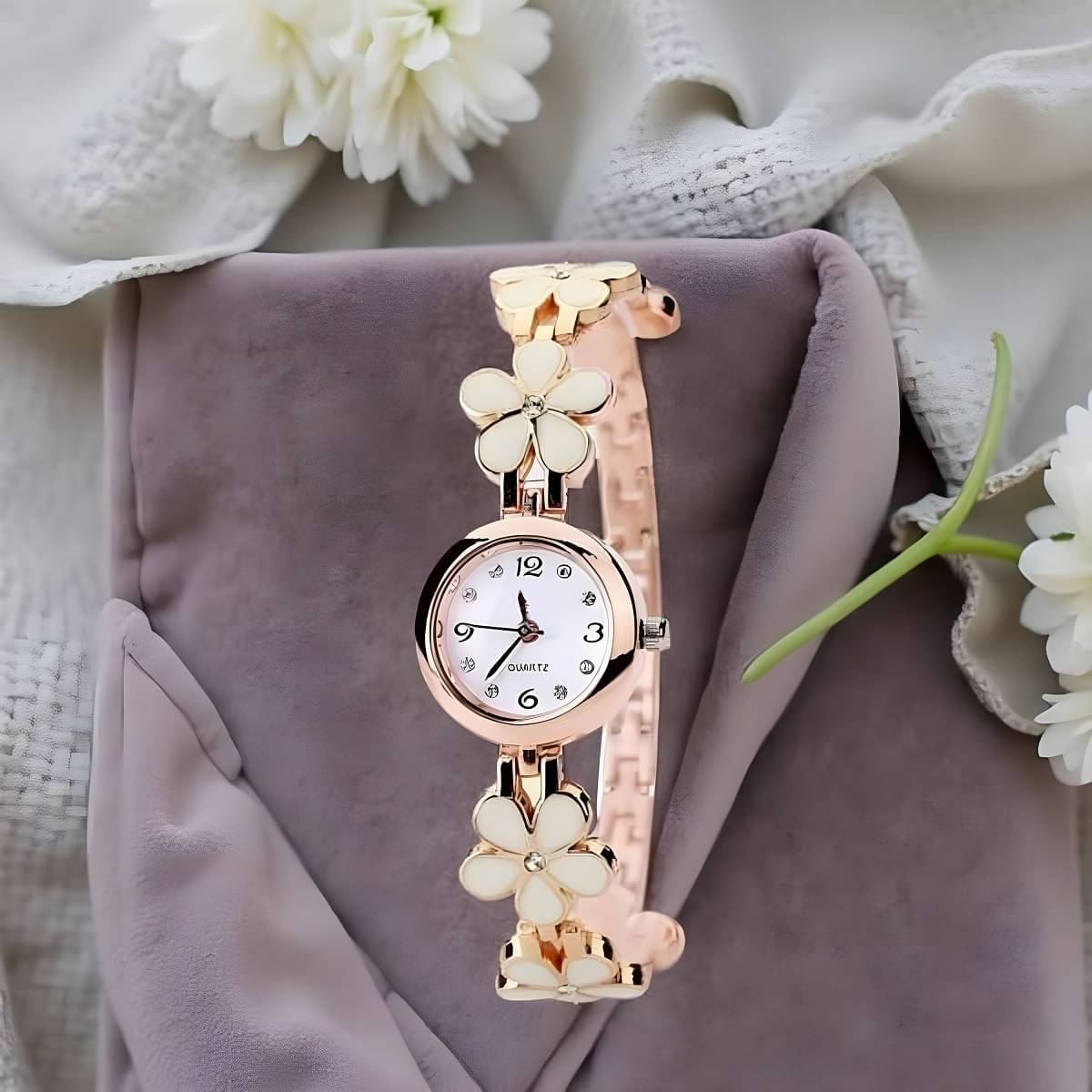     			DECLASSE Off White Metal Analog Womens Watch