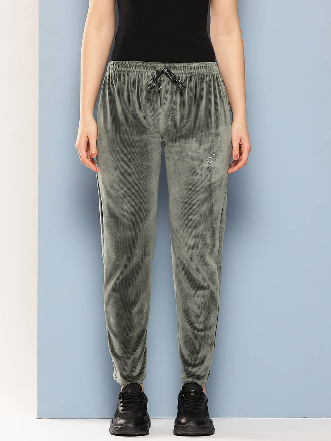     			Aarika Women Velvet Formal Trousers ( Green )