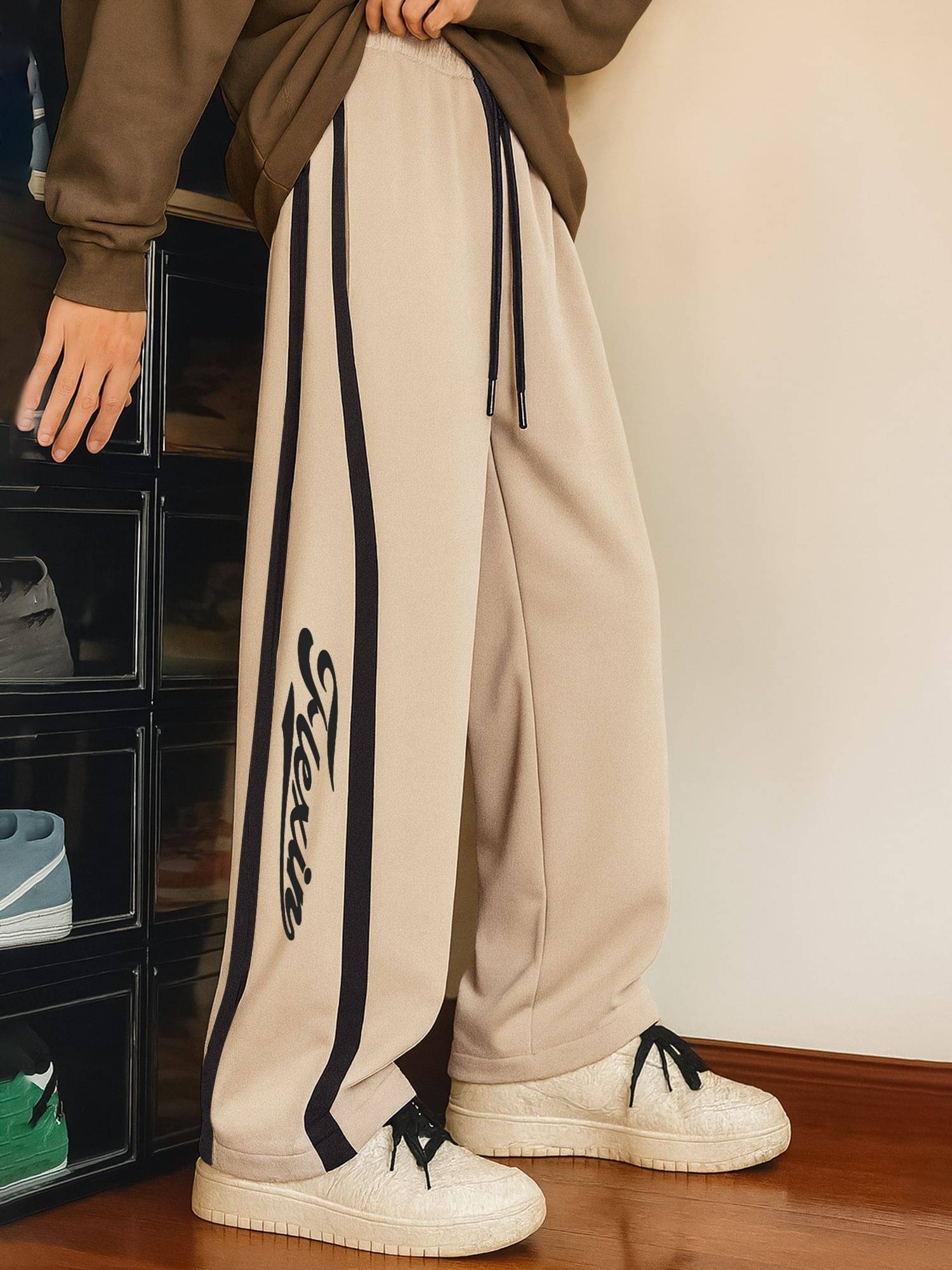 JUMP CUTS Beige Polyester Men's Trackpants ( Pack of 1 )     			JUMP CUTS Beige Polyester Men's Trackpants ( Pack of 1 )