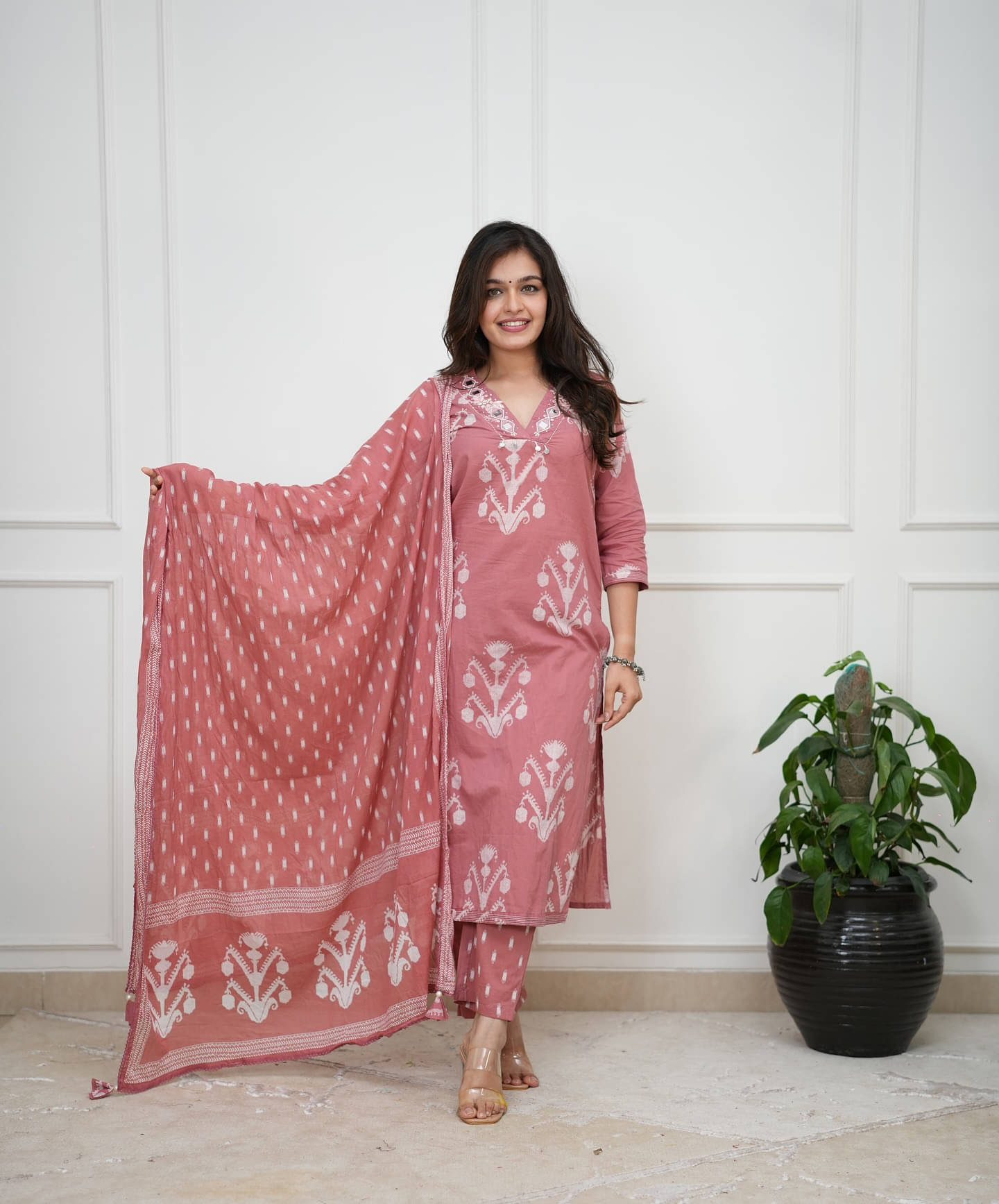 Supar Sleave Women Viscose Printed Straight Kurti With Pants ( Pink )     			Supar Sleave Women Viscose Printed Straight Kurti With Pants ( Pink )