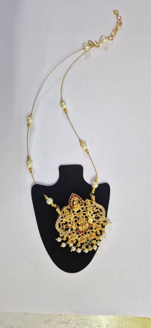     			Thrillz Gold Brass Necklace Set ( Pack of 1 )