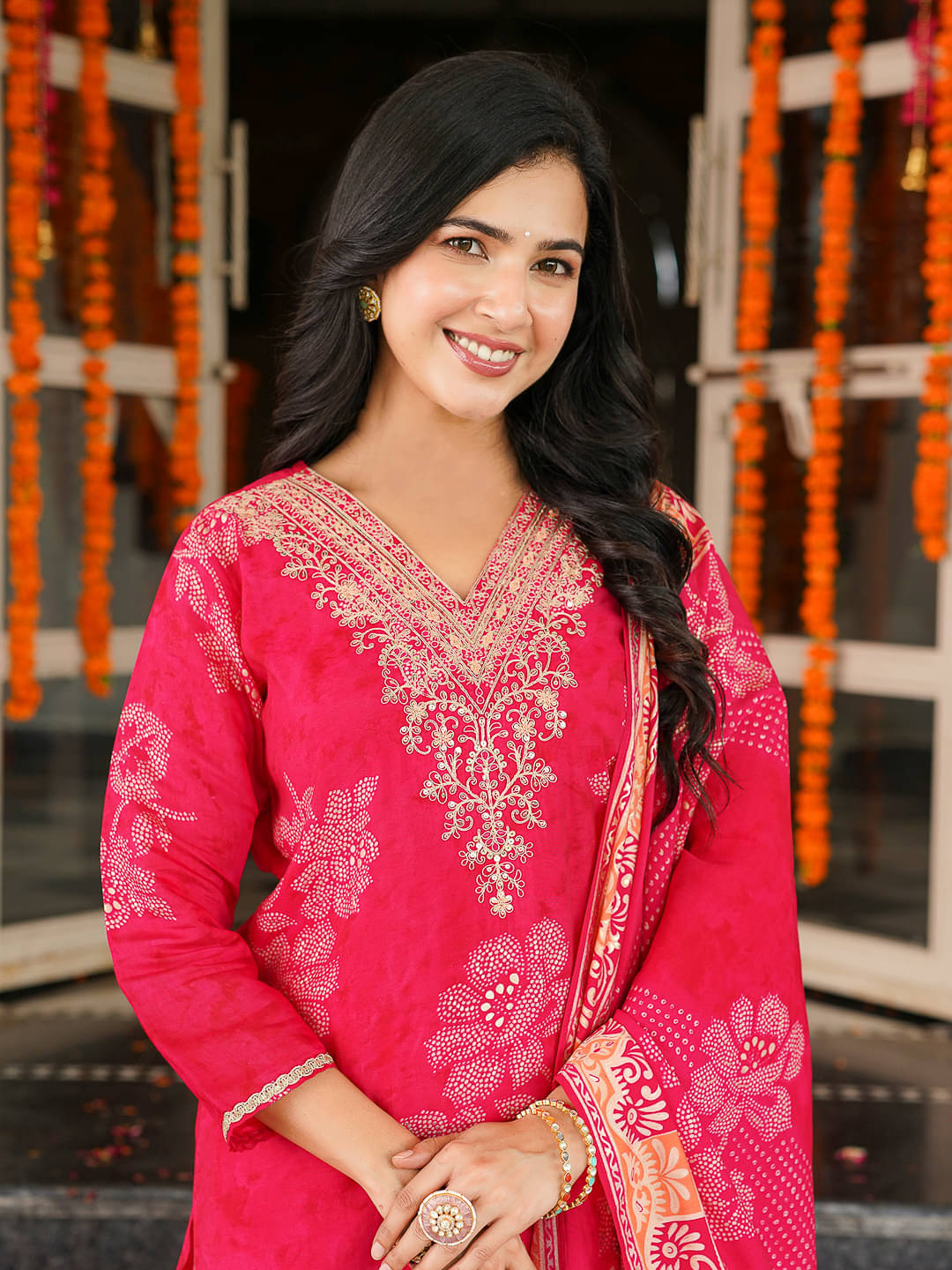 Vaamsi Women Chanderi Embroidered Straight Kurti With Pants ( Red ) Vaamsi Women Chanderi Embroidered Straight Kurti With Pants ( Red )