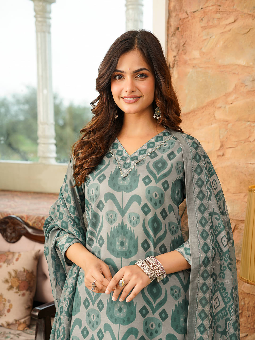 Vaamsi Women Cotton Blend Printed Straight Kurti With Pants ( Grey ) Vaamsi Women Cotton Blend Printed Straight Kurti With Pants ( Grey )