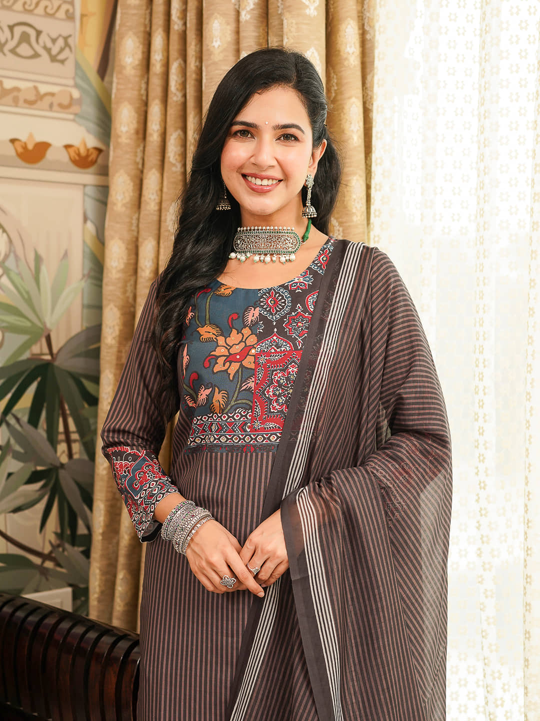 Vaamsi Women Cotton Blend Printed Straight Kurti With Pants ( Brown )