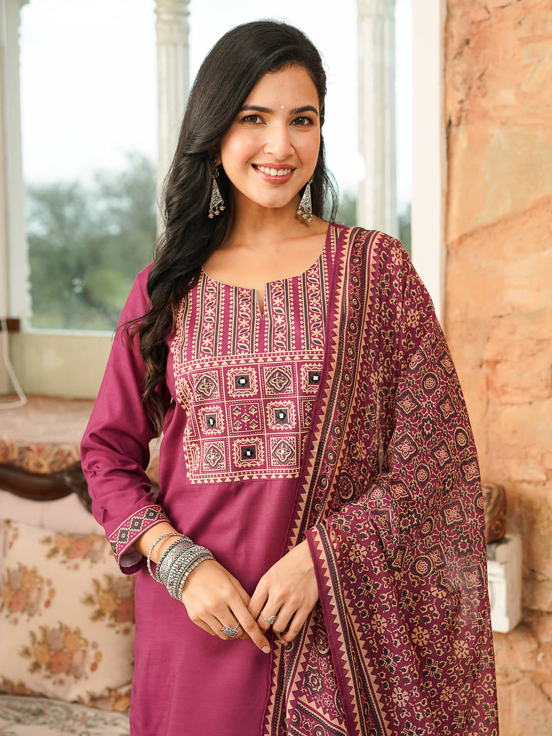 Vaamsi Women Cotton Blend Printed Straight Kurti With Pants ( Purple )
