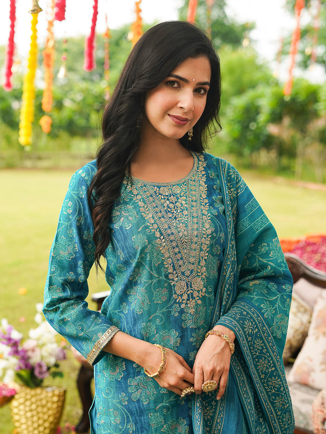 Vaamsi Women Viscose Embroidered Straight Kurti With Pants ( Blue ) Vaamsi Women Viscose Embroidered Straight Kurti With Pants ( Blue )